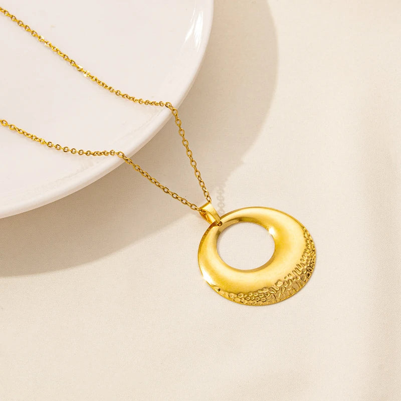 Minimalist Stainless Steel Round Hollow Texture Pendant Necklace Gold Plated