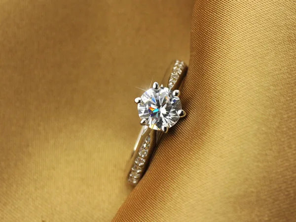 Luxury 925 Sterling Silver Classic Ring for Women Six claw jewelry simple 70ct diamond ring